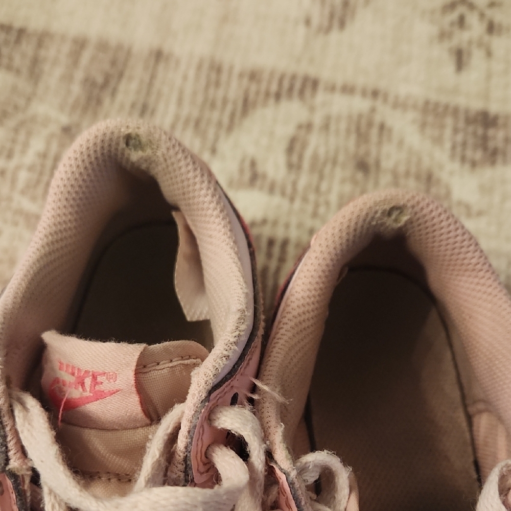 Nike Kids Sneakers in Pink and White - Picture 6 of 7